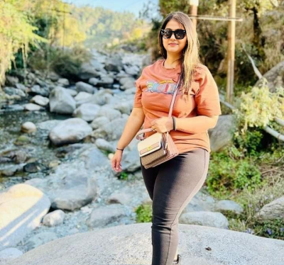Shivani-curvy