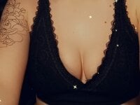 capri_lee's Offline XXX Chat