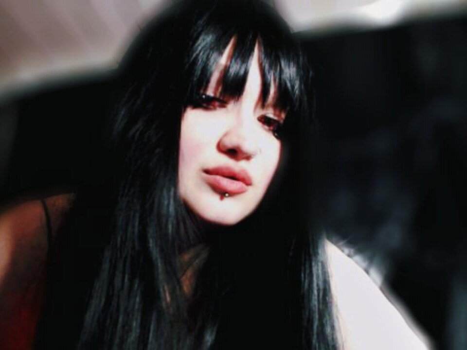 Miss_SamantaBlack Offline XXX-chat