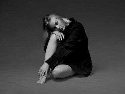 EdlaAcreman Female Bigtitsyoung Adult Cam