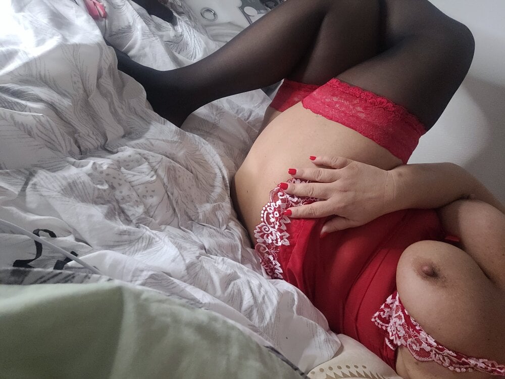Fleursdes___iles-----29--'s Offline XXX Chat