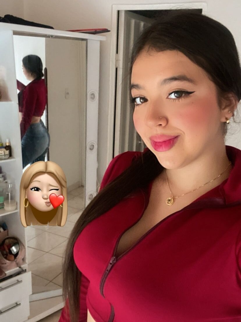 badgirlwebcam.com kitti_lovee livesex profile in bisexual cams