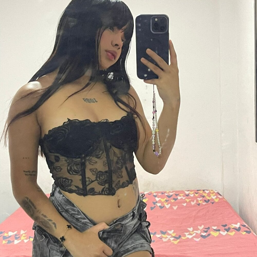 stripchat candy_melisaa webcam profile pic via cam-performer.com