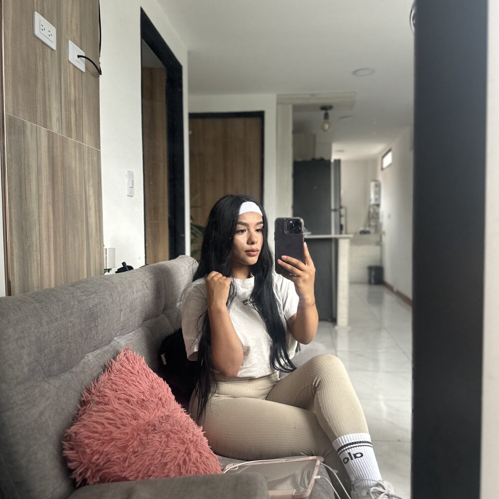 coralv_08 from stripchat