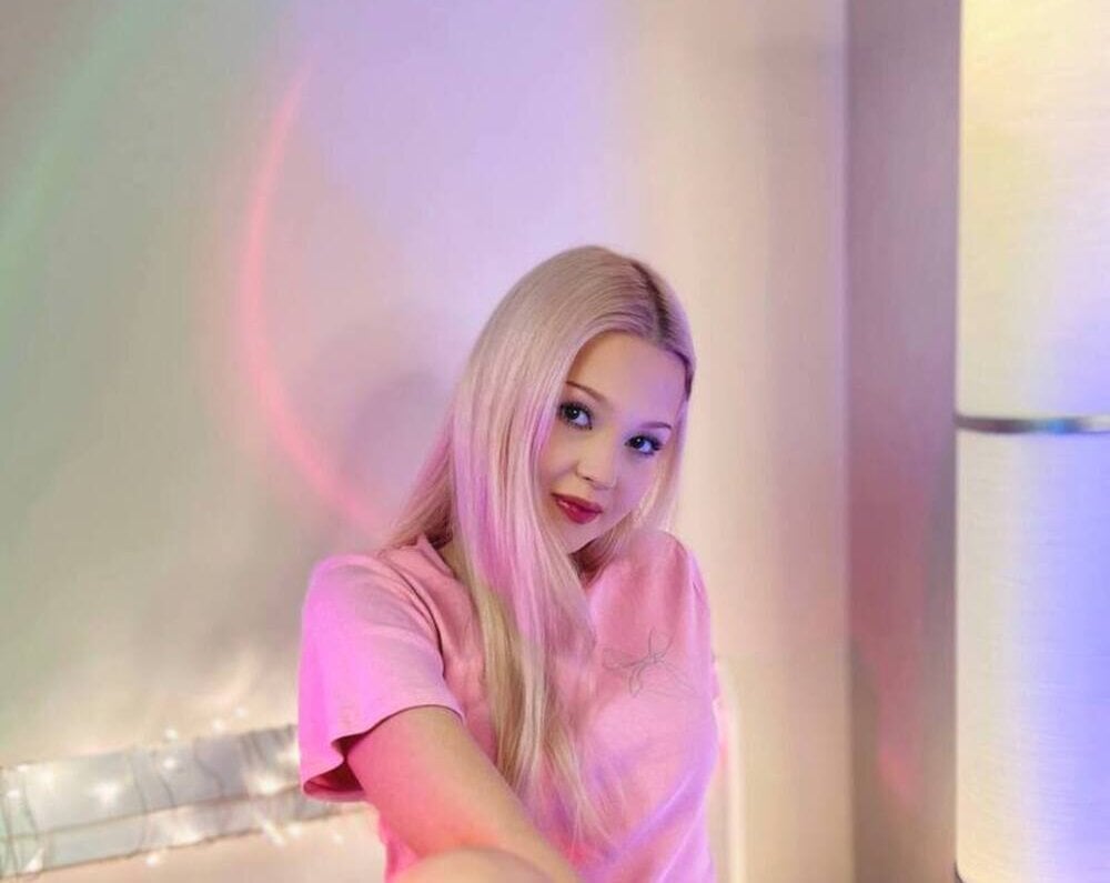 myliveeroticcams.com karytasch livesex profile in blue-eyes cams