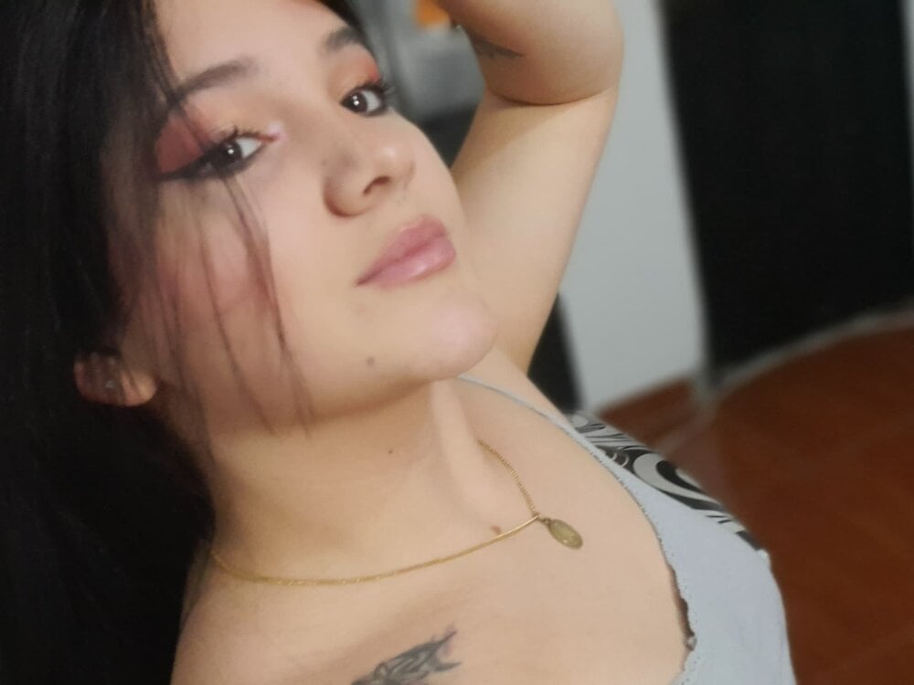 emily_nikolsans profile