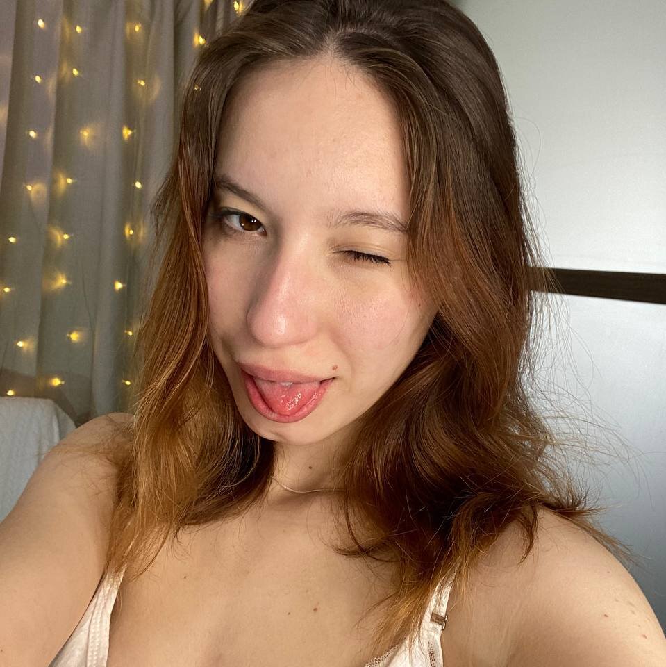 Emmy_Just ⏫ online nude webcam