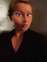 Sassybear75's Offline Chat Room