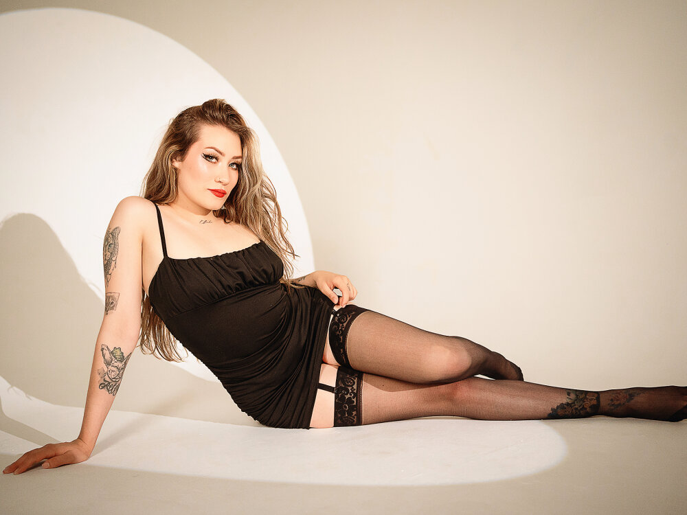 Live sex webcam photo for lally_valencia #289950788