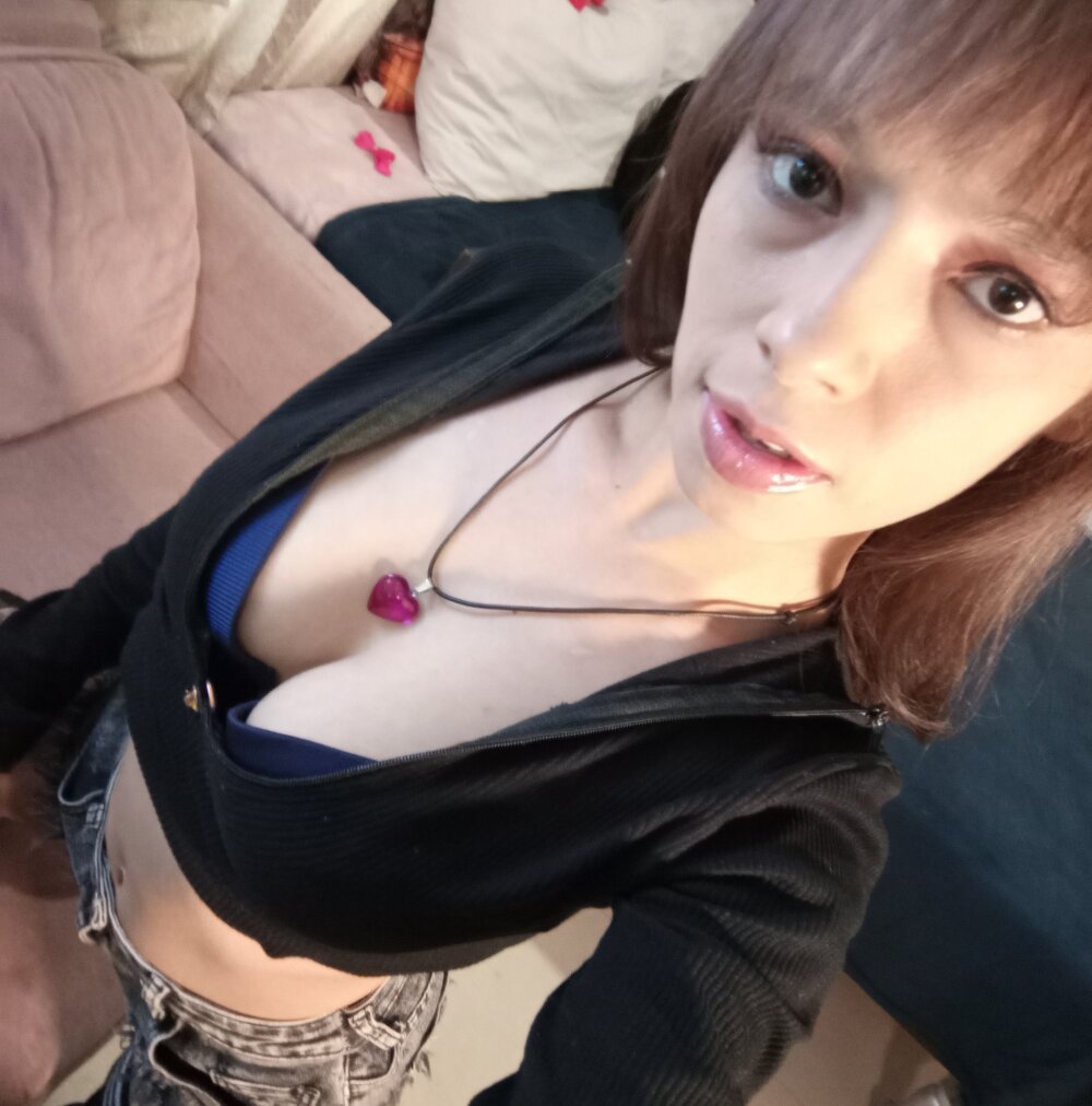 mini_petite from stripchat