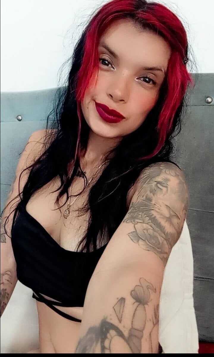 scarlet_delux from stripchat