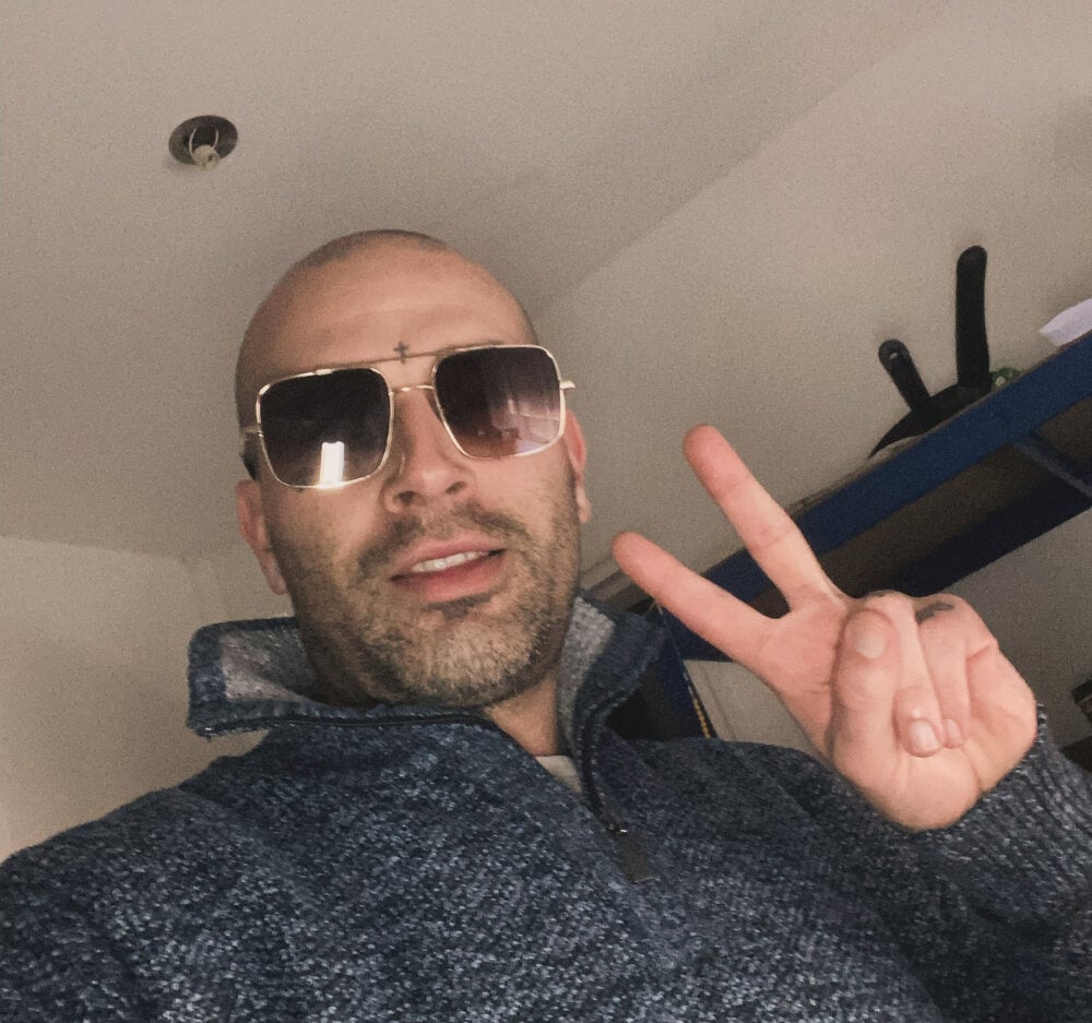 Romskunky's Offline XXX Chat