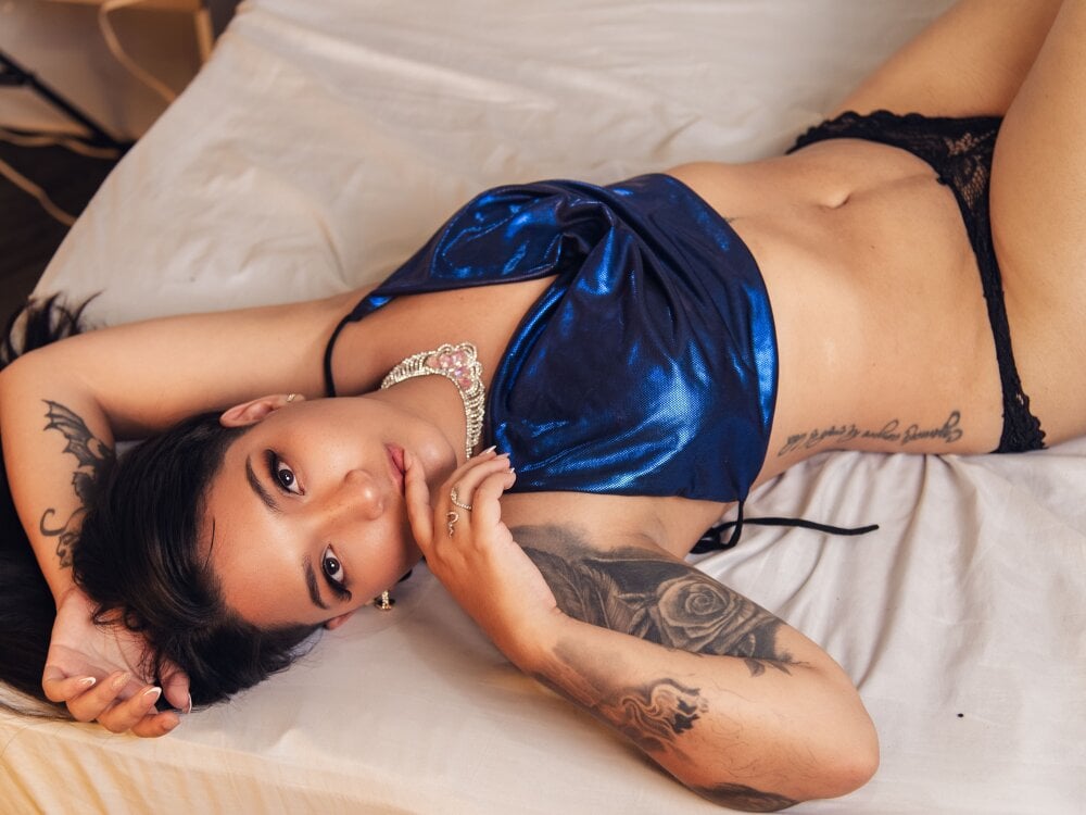 stripchat Sophie-Desire Live Webcam Featured On elivecams.com