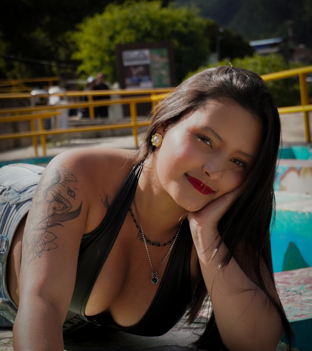 sexcams-joy.com astro_aura livesex profile in latino cams