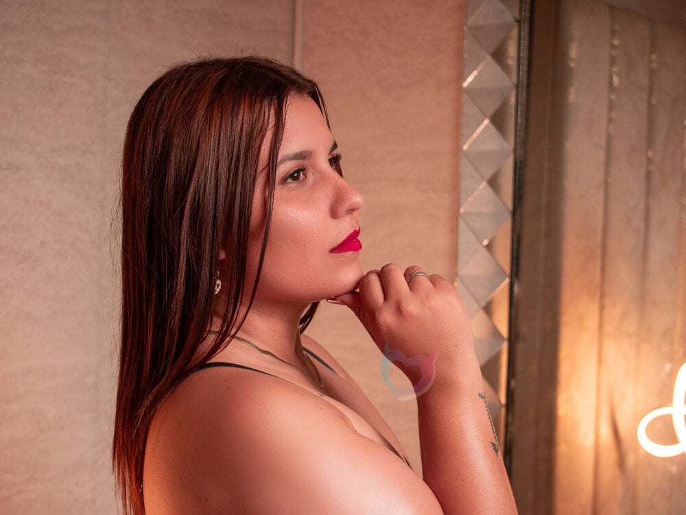 watchgirlcam.com saraharlow livesex profile in in-a-corner-of-your-fantasies cams