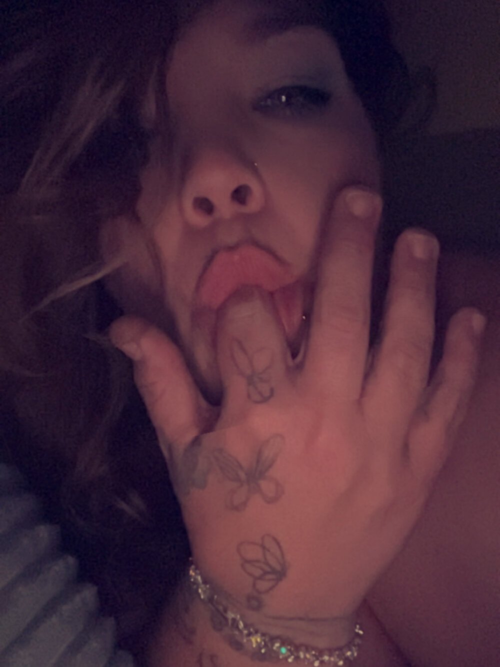 livesex.fan 1anonlyhottlulu livesex profile in ile-de-la-reunion cams