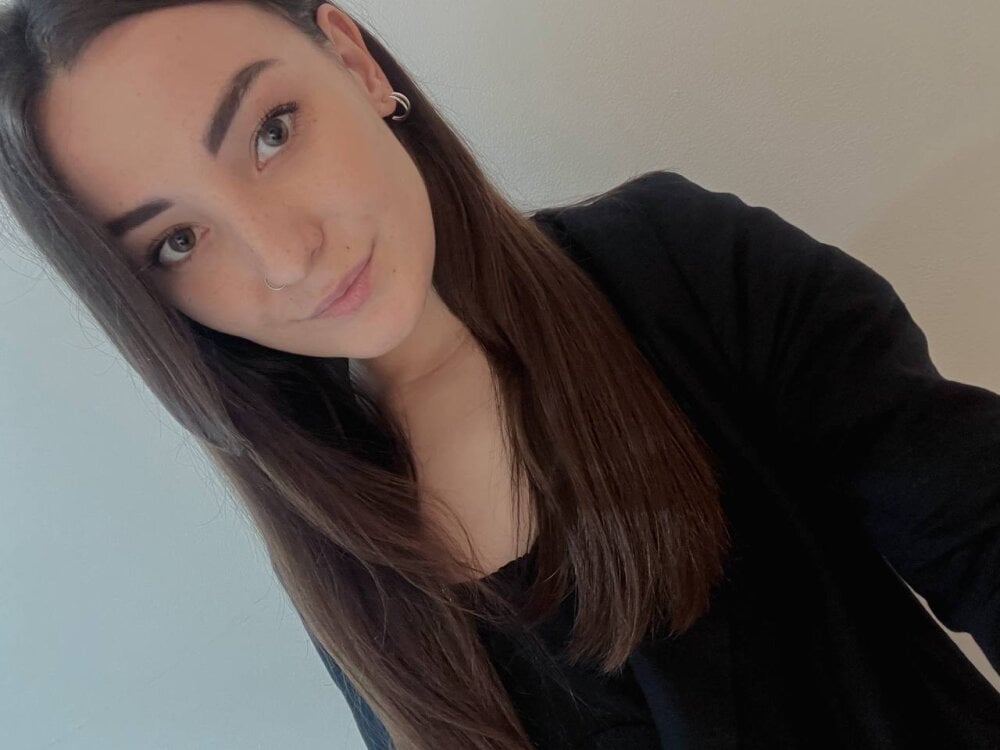 sleekcams.com adelecherie69 livesex profile in this-is cams