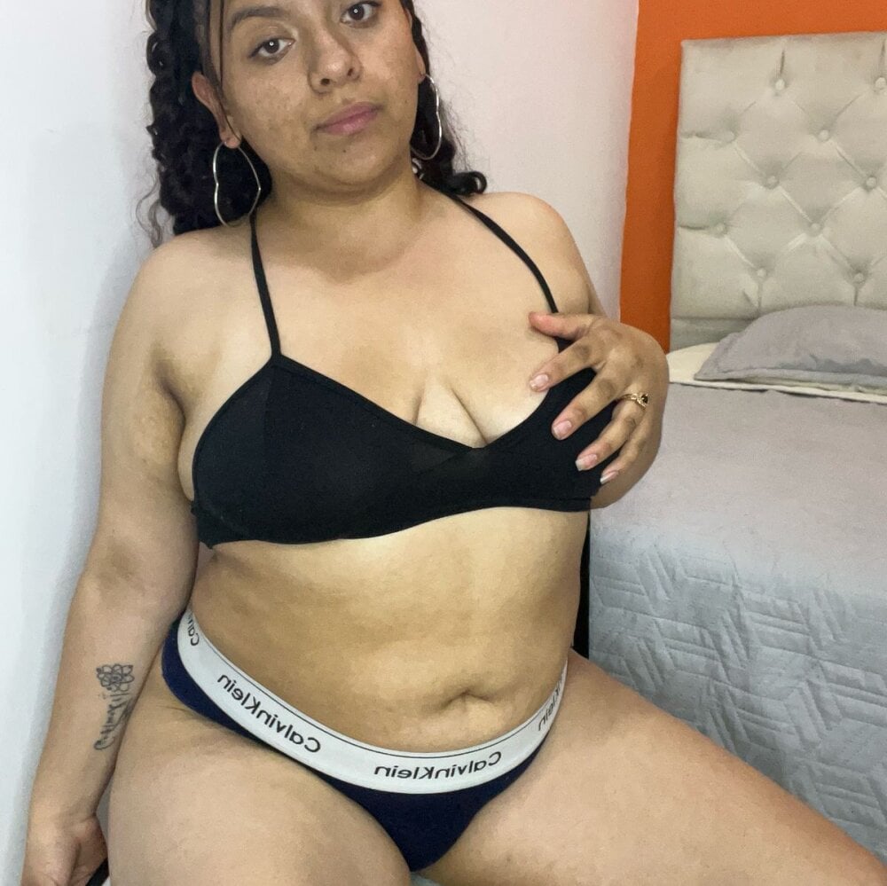 KatrinaKatx's Offline XXX Chat