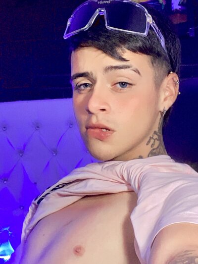 robick_little from stripchat