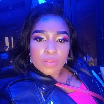 Yummyboomsbb Live Cam on StripChat