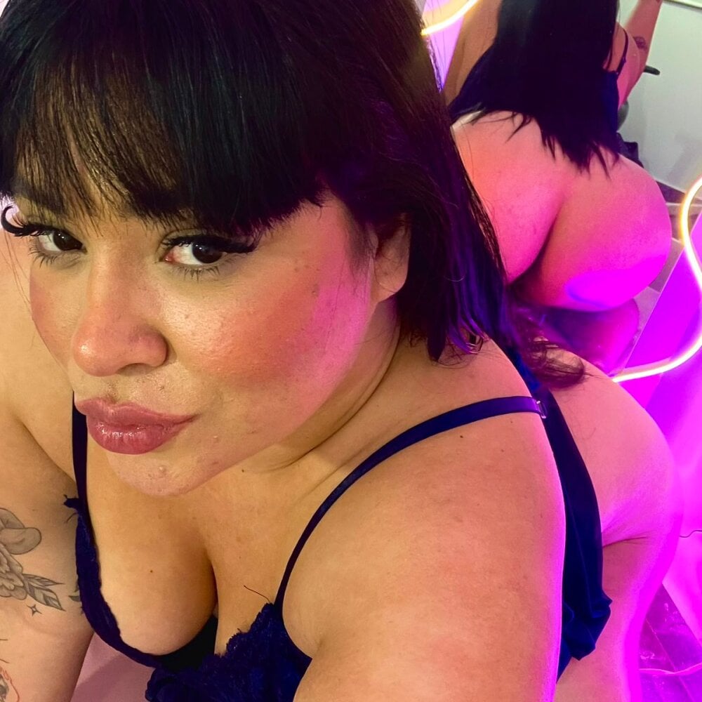NathashaBlaze live cam model at StripChat