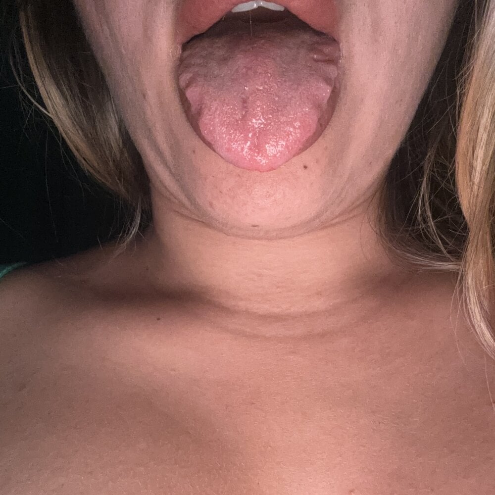 onaircams.com yuhrozii livesex profile in came-from-another-planet-to-find-friends cams