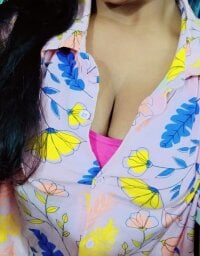 Hotty_Navyaaa's webcam live show