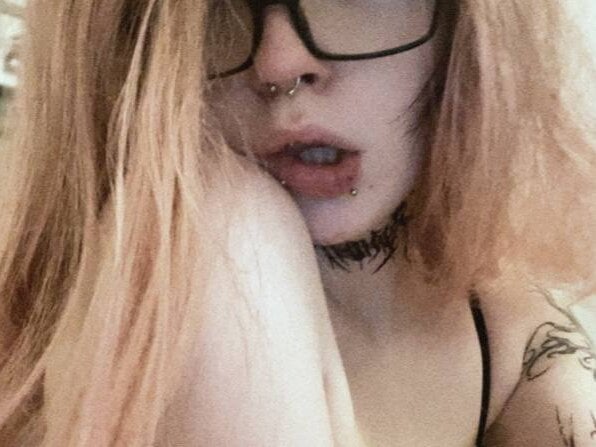 glamcambabes.com emoslut6969 livesex profile in in-amazing-city cams