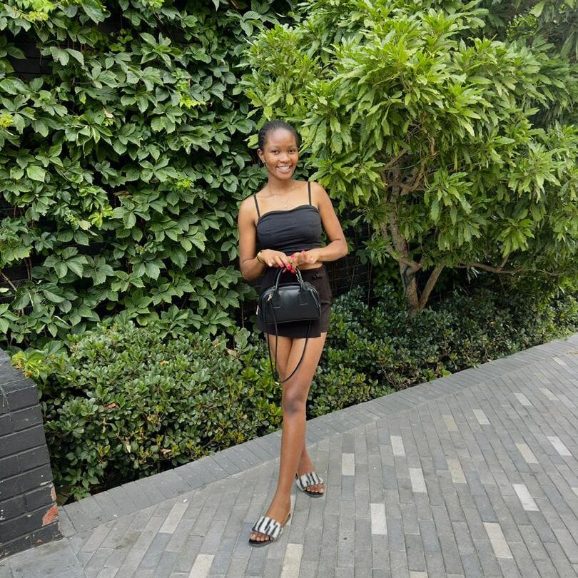 6livesex.com sweetmellons30 livesex profile in col cams