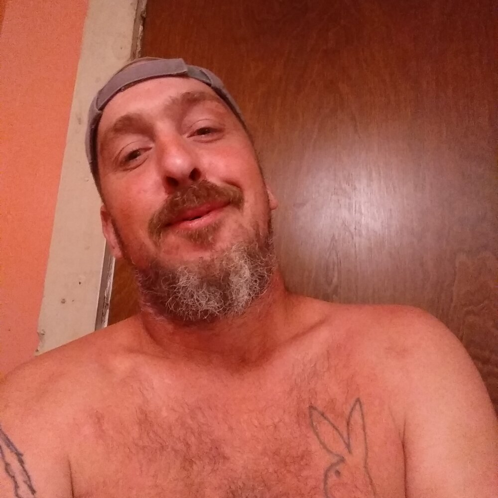 Watch  treeman8437 live on cam at StripChat