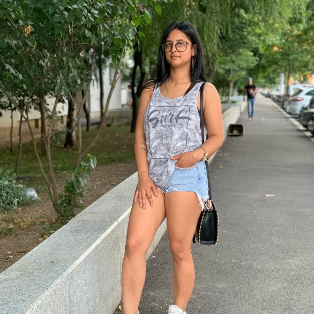 glamcambabes.com serennax livesex profile in southern-part-of-the-usa cams