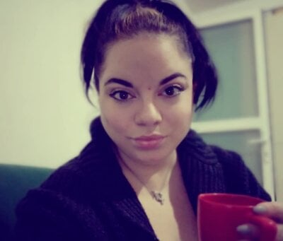 Puicuta69 Female Brunette Live Cam Adult