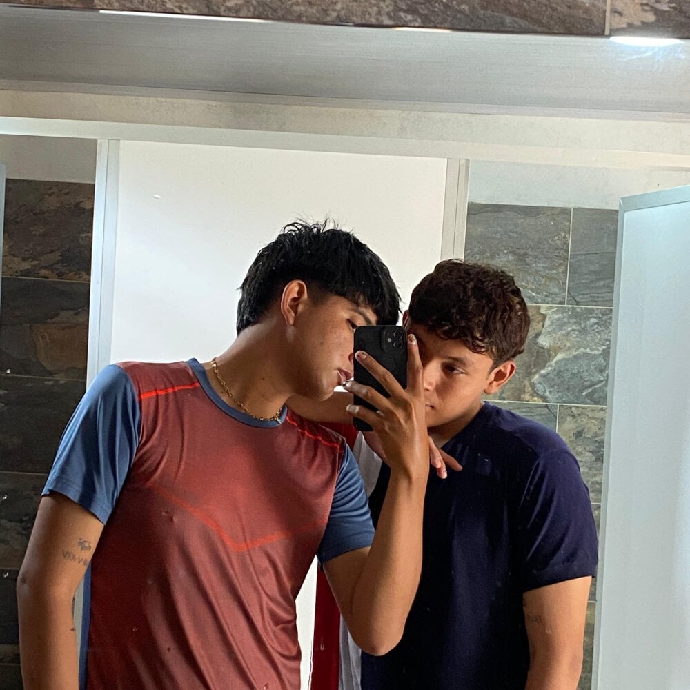 Maxwell_boys Offline XXX-chat