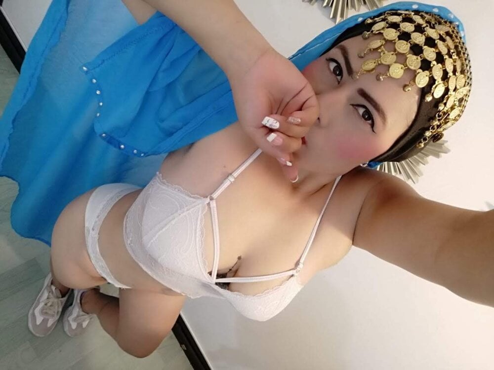 stripchat _zhamira webcam profile pic via coupleslivesex.com