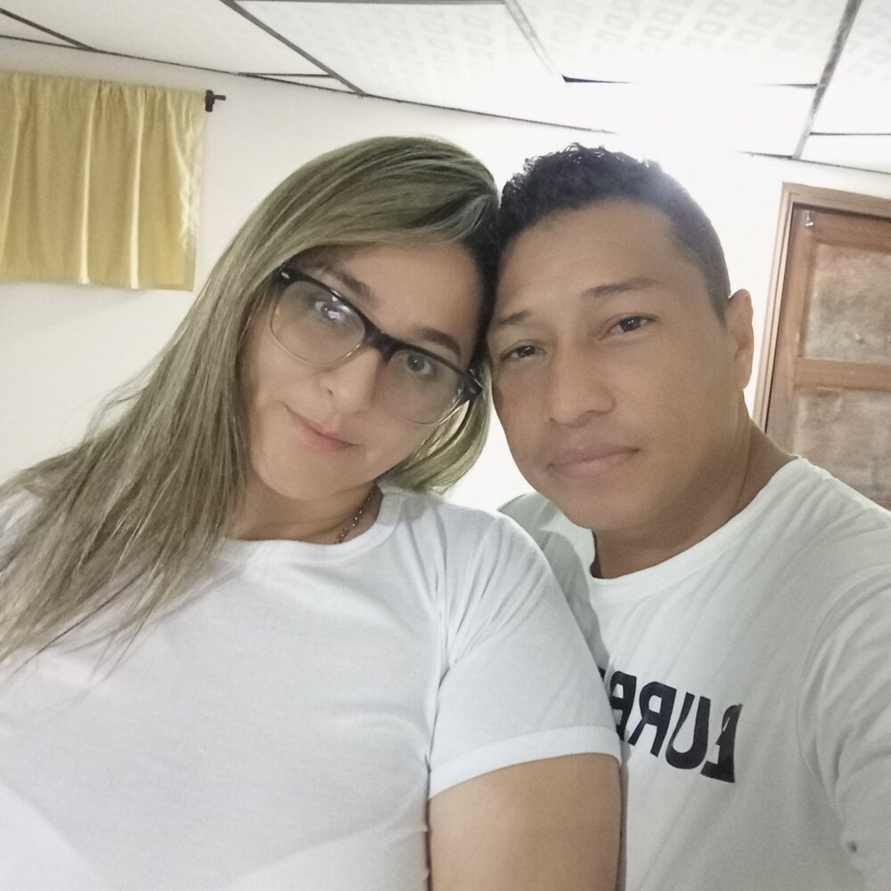 pareja_latina1483 Chat XXX offline
