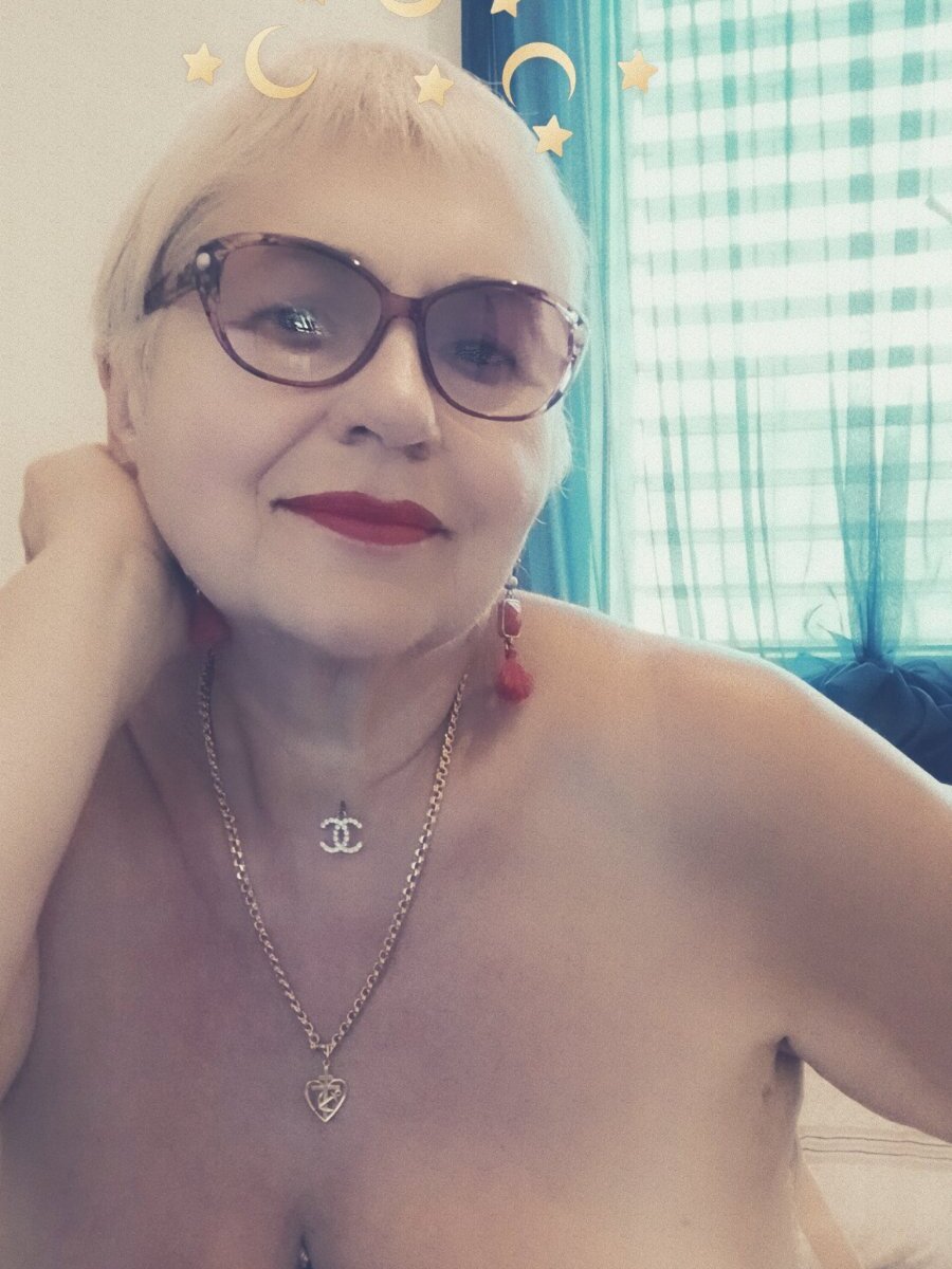 Live sex webcam photo for SweetCherry27 #289999630