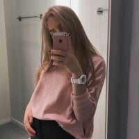 Lona_Cartier's Offline Chat Room