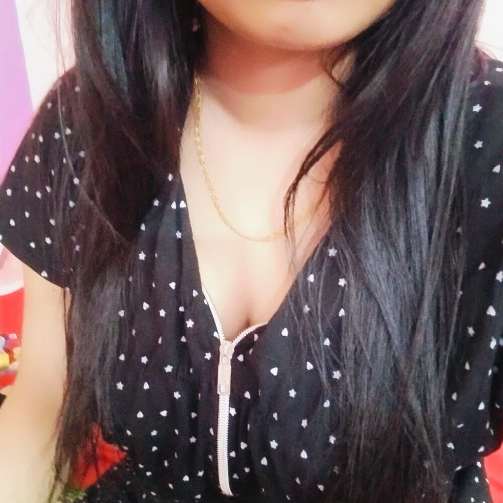 Sexy_Neha007's Offline Chat Room