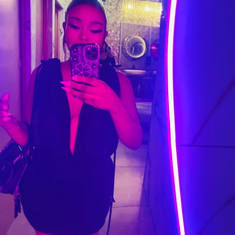 stripchat kktb_china webcam profile pic via sleekcams.com