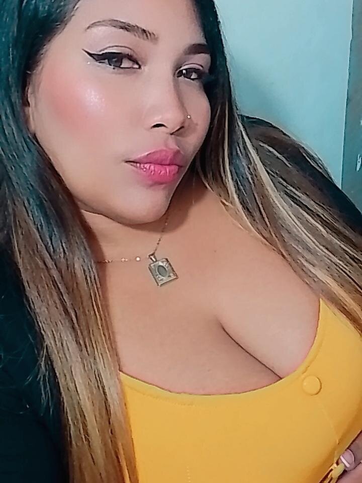 Live sex webcam photo for gabi_stg #289996505