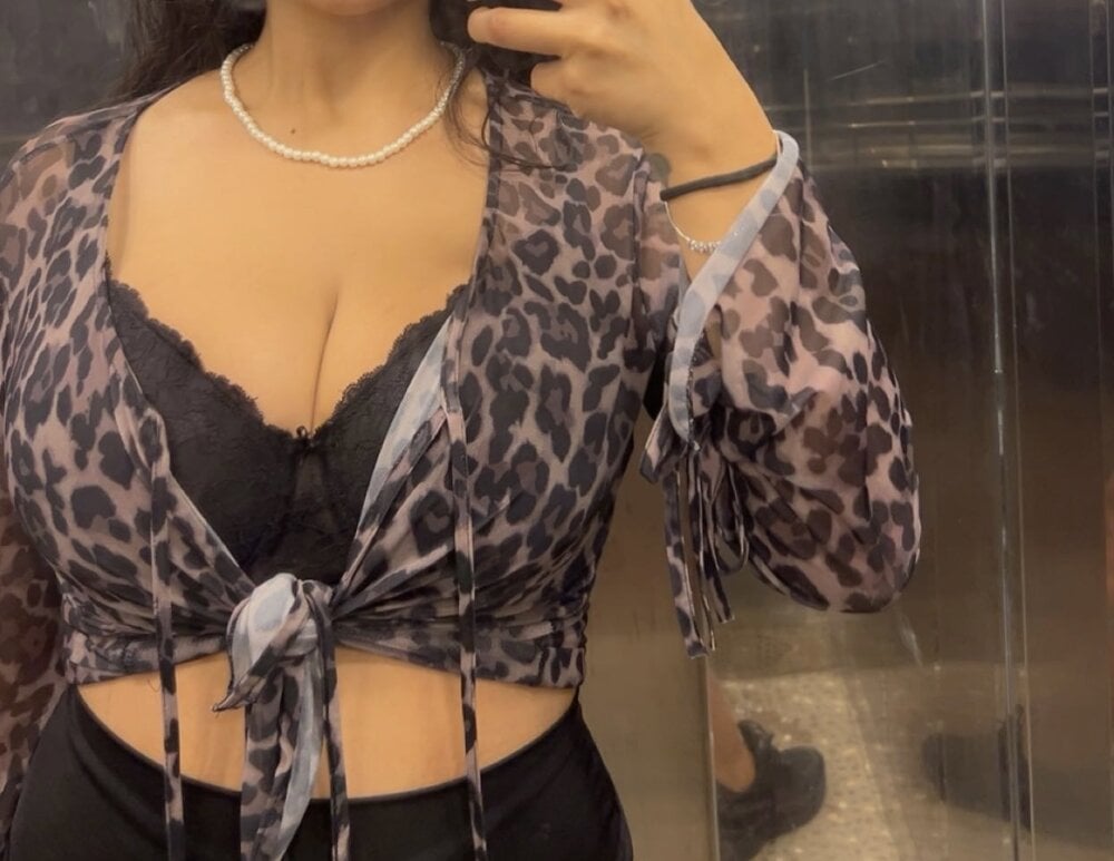 stripchat honeyaspenya webcam profile pic via livesextrans.com