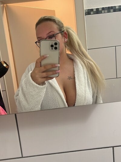 Fire_Lisa Live Cam on StripChat