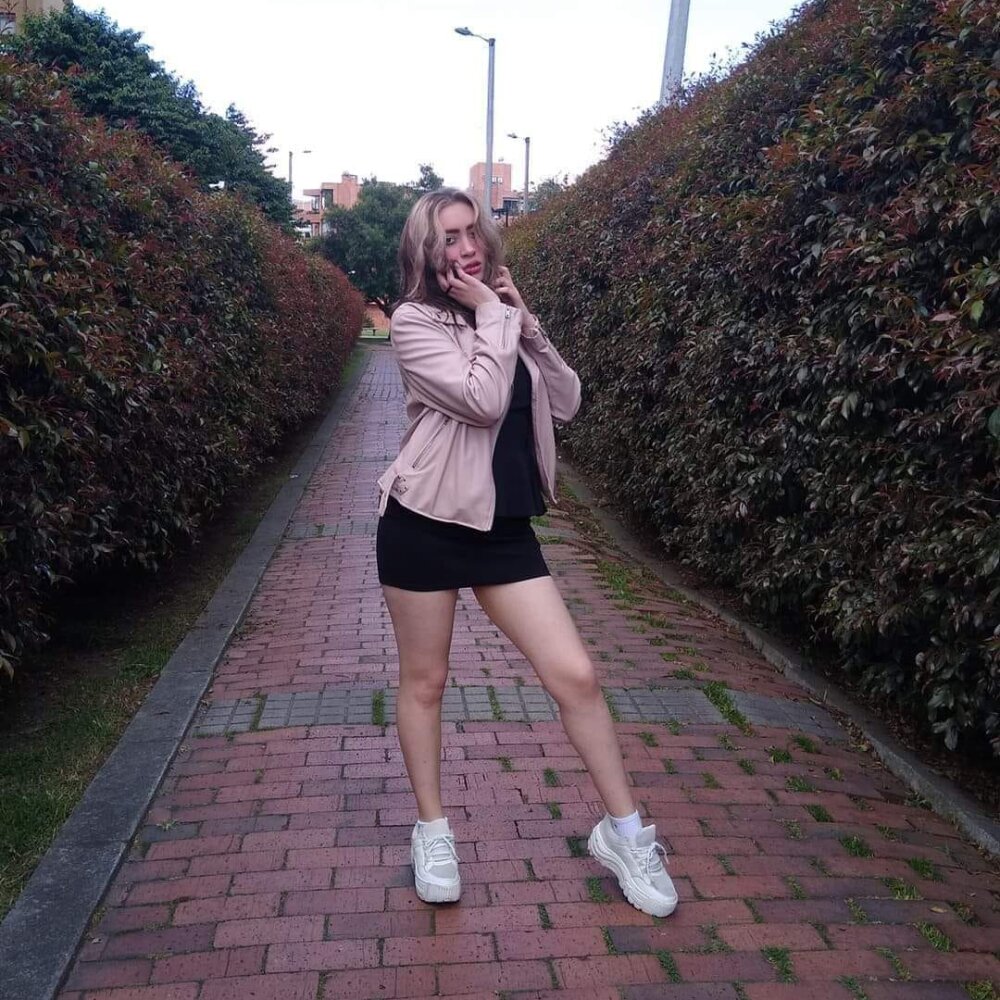 Lady_Miah 🍅 adult chat