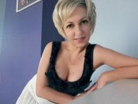 MilfLuisse's Offline Chat Room