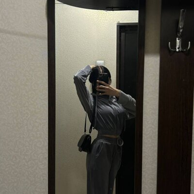 SkinyJoys Live Cam on StripChat