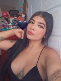 Emmily_coopers' Offline Chat Room