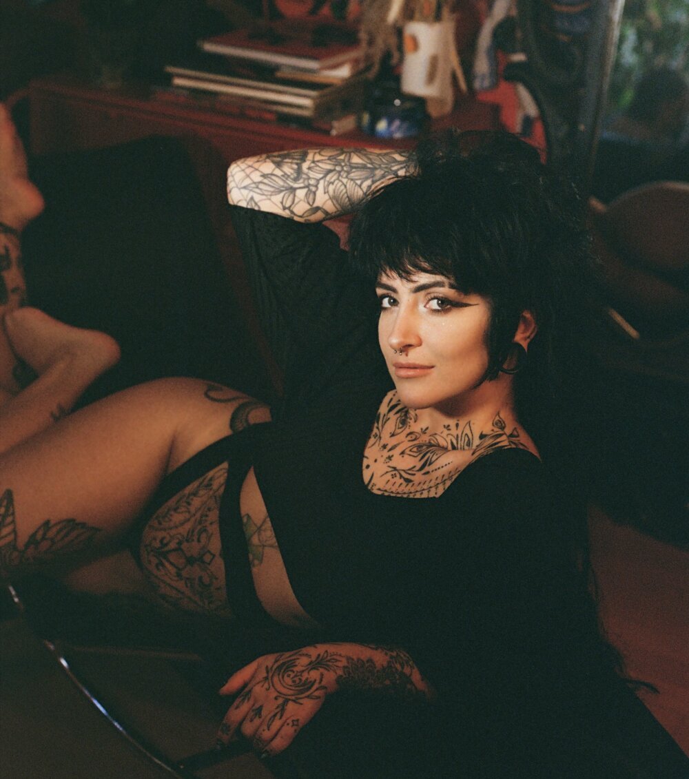 littleinkedblaise666 live cam model at StripChat