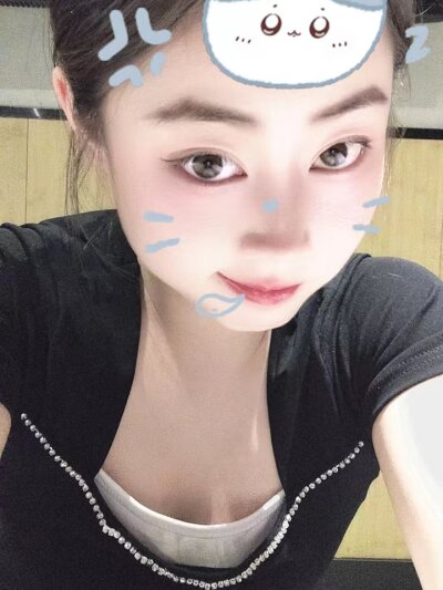 qiaoluoli on StripChat