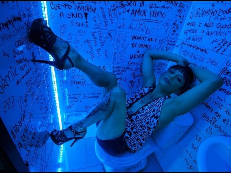 Live sex webcam photo for SaraMartins00 #289941921