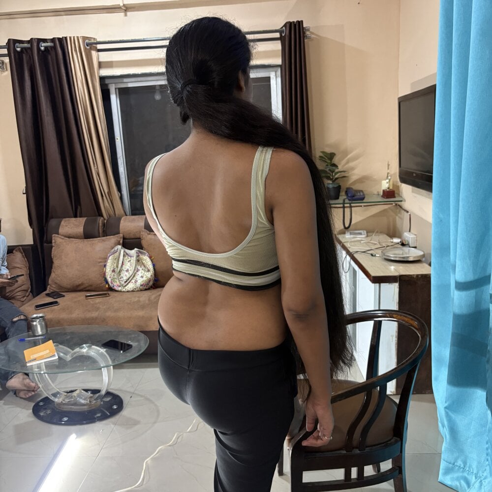 6livesex.com lovely_babyji livesex profile in usa-originally-from-australia cams